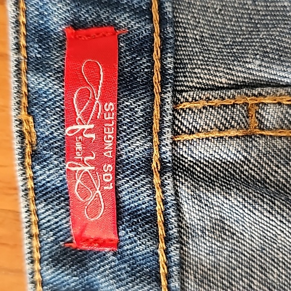 HH Jeans Collection Women's Mom Fit Distressed Denim Pants Size 11 - Picture 7 of 12